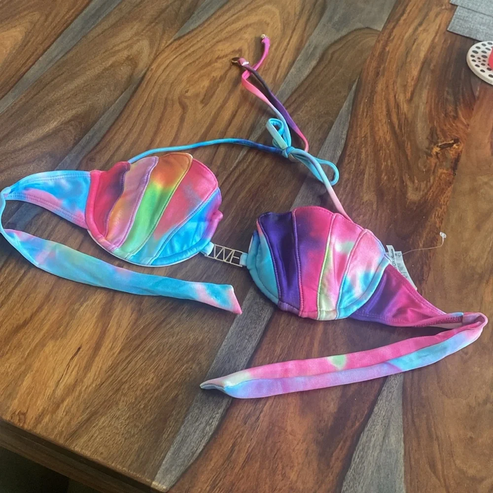 NWOT WILDFOX Mermaid Shell Bikini Top Tie Dye Underwire Rainbow Halter Swimsuit